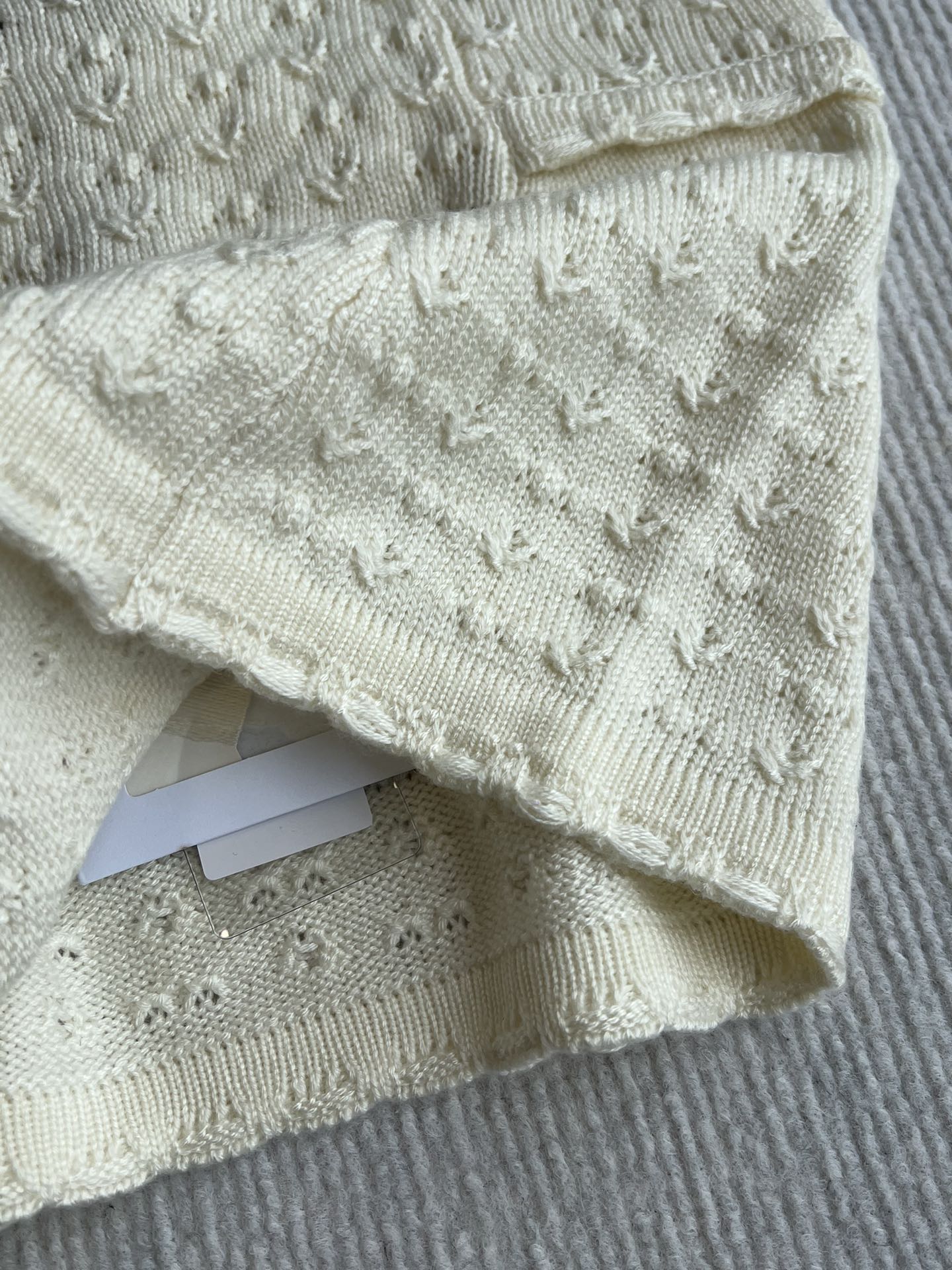 Chanel 25P Cardigan Beige Cashmere 220196