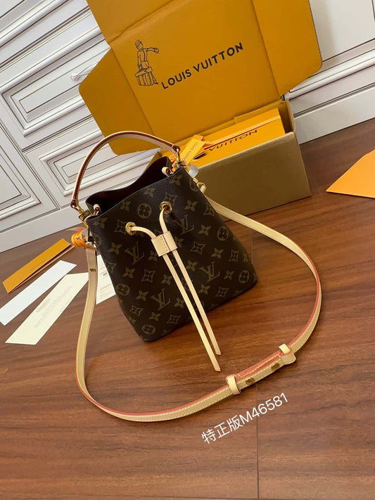 Louis Vuitton Nรฉonoรฉ BB in Monogram Handbag