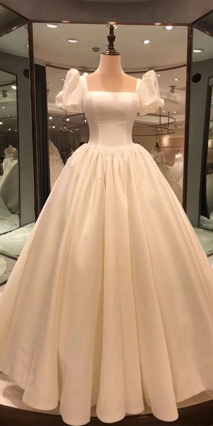 Spauare Neckline Bubble Sleeves Satin Wedding Dresses Vintage Bridal Gown