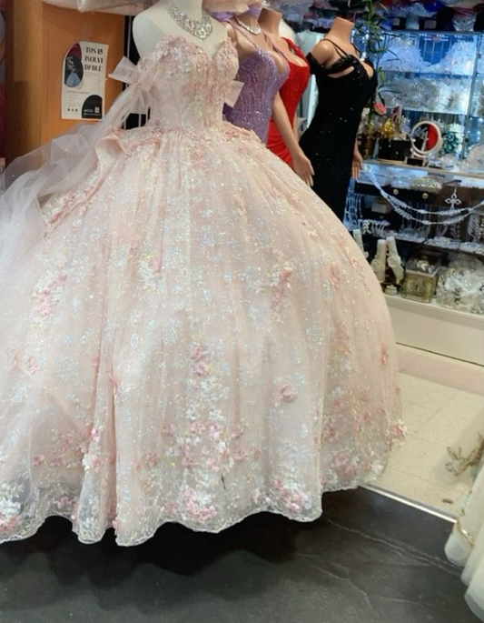 Pink Ball Gown Quinceanera Dresses Princess Dresses with Lace Appliques S7024