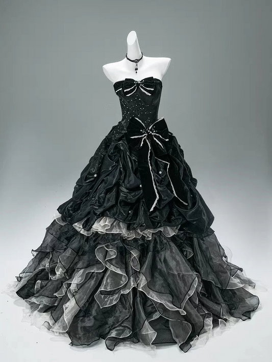 Black strapless bridal gown with slim waist and puffy skirt R5753