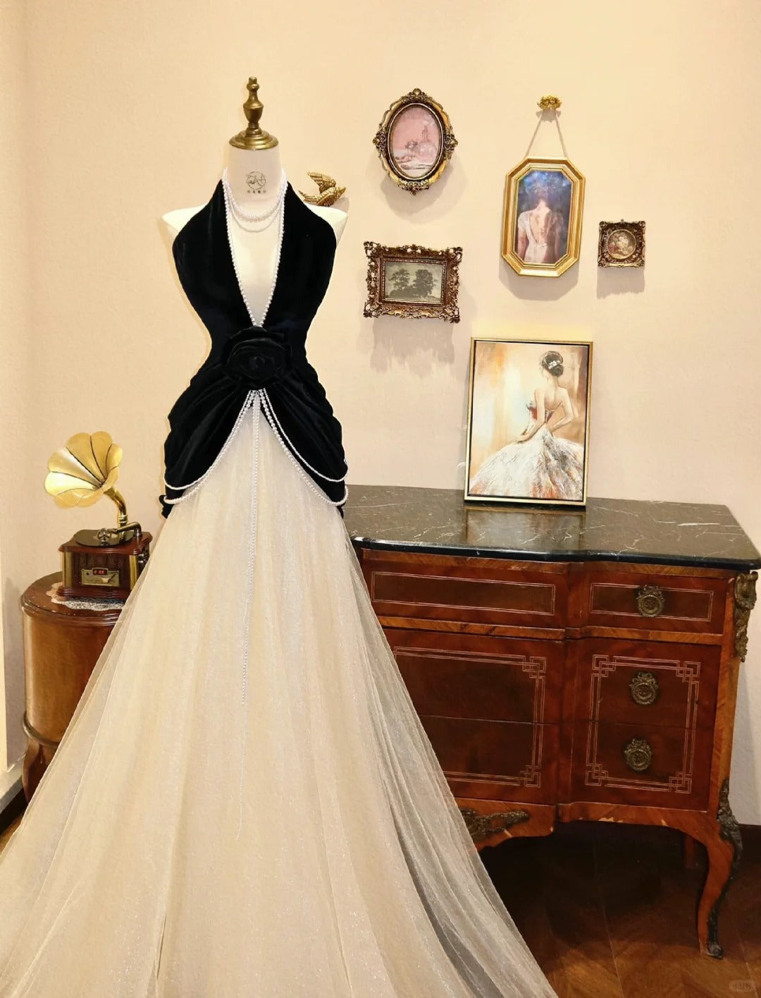 Deep V Neck Long Stunning Vintage Evening Gown Prom Dress S7262