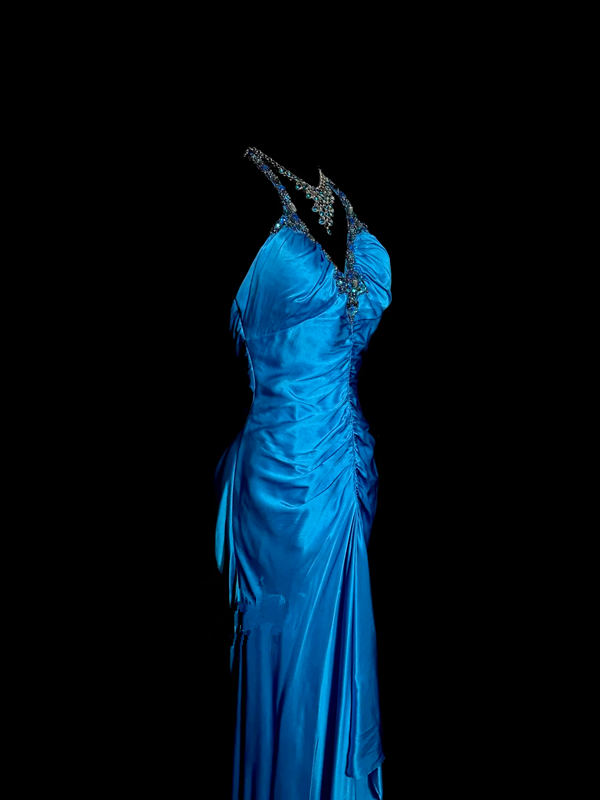 Blue halter-neck, fitted waist, pleated, revealing hips, sexy long ball gown R6675