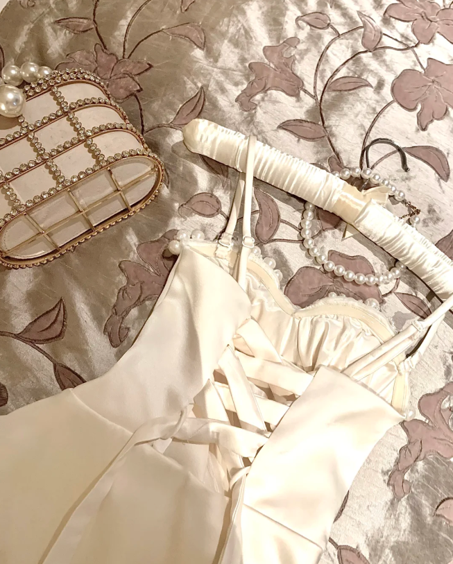 White halter neckline with pearl design, waist and irregular skirt short skirt for homecoming dress R4151