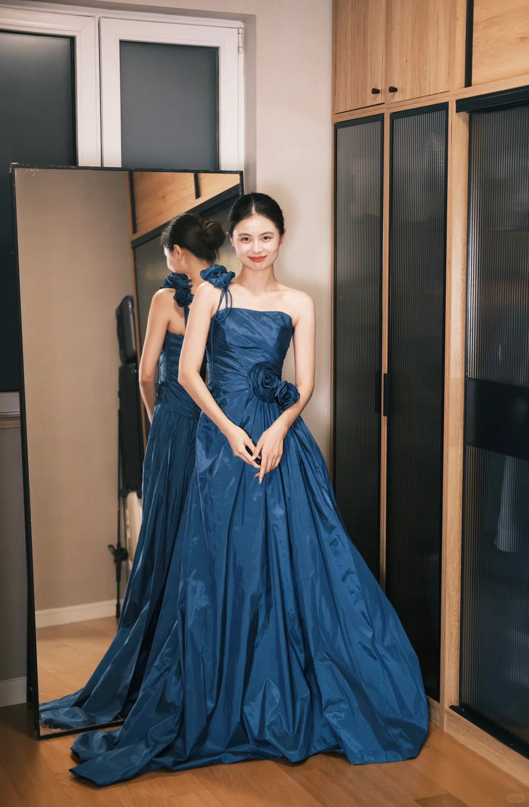 Elegant Blue One-Shoulder 3D Flower Satin Train Prom Dress Evening Dress P4764