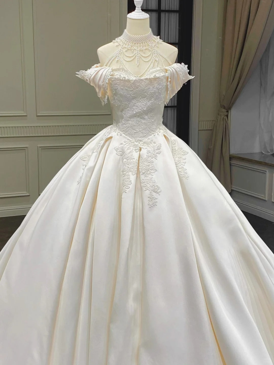 Vintage Palace Ivory Off-the-shoulder Lace Embroidered Ball Gown Satin Wedding Dress P4090