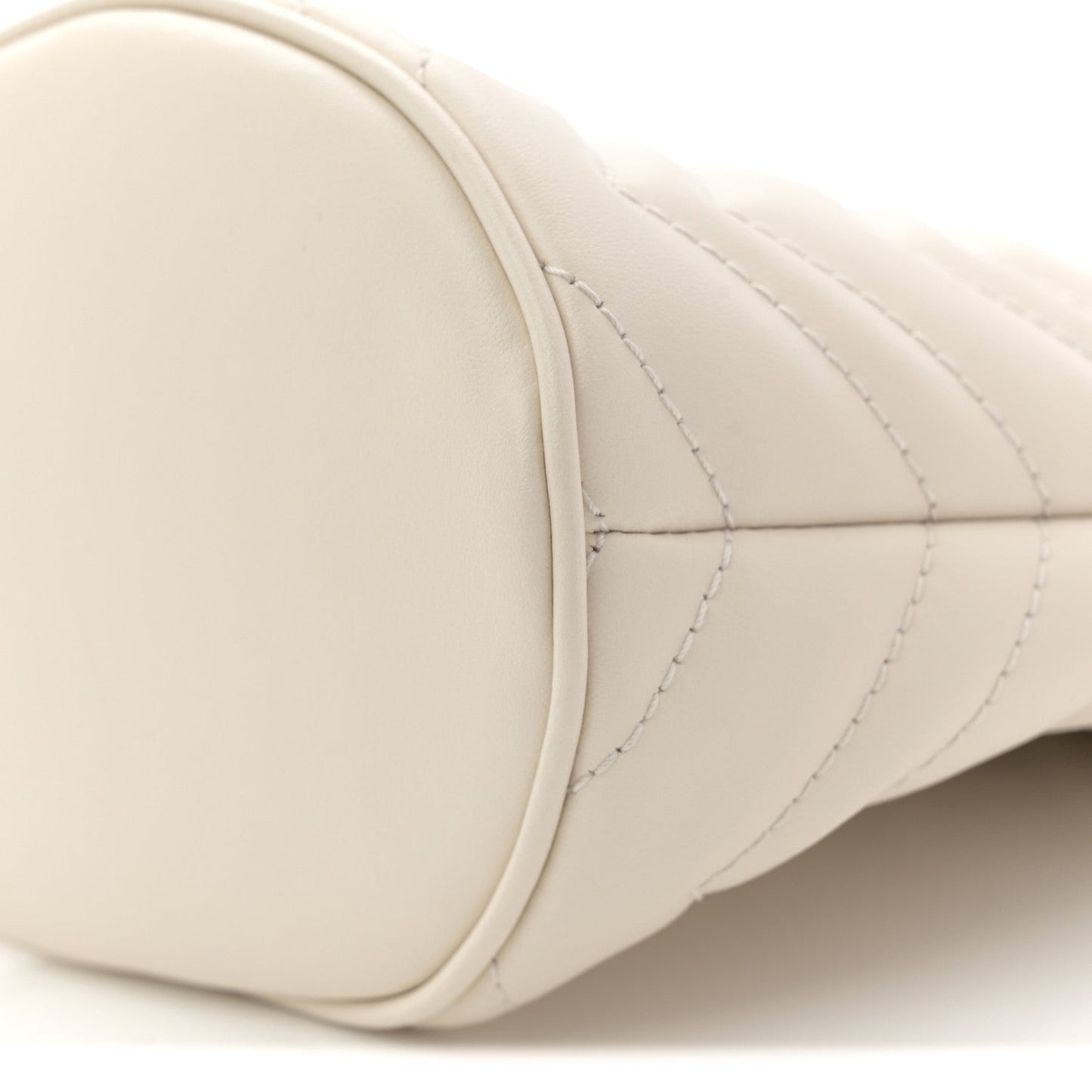 Calfskin Matelasse Mini GG Marmont 2.0 Bucket Bag White