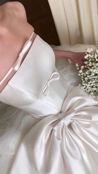 Unique Ball Gown Strqpless Satin Tulle Long Wedding Dresses C4019