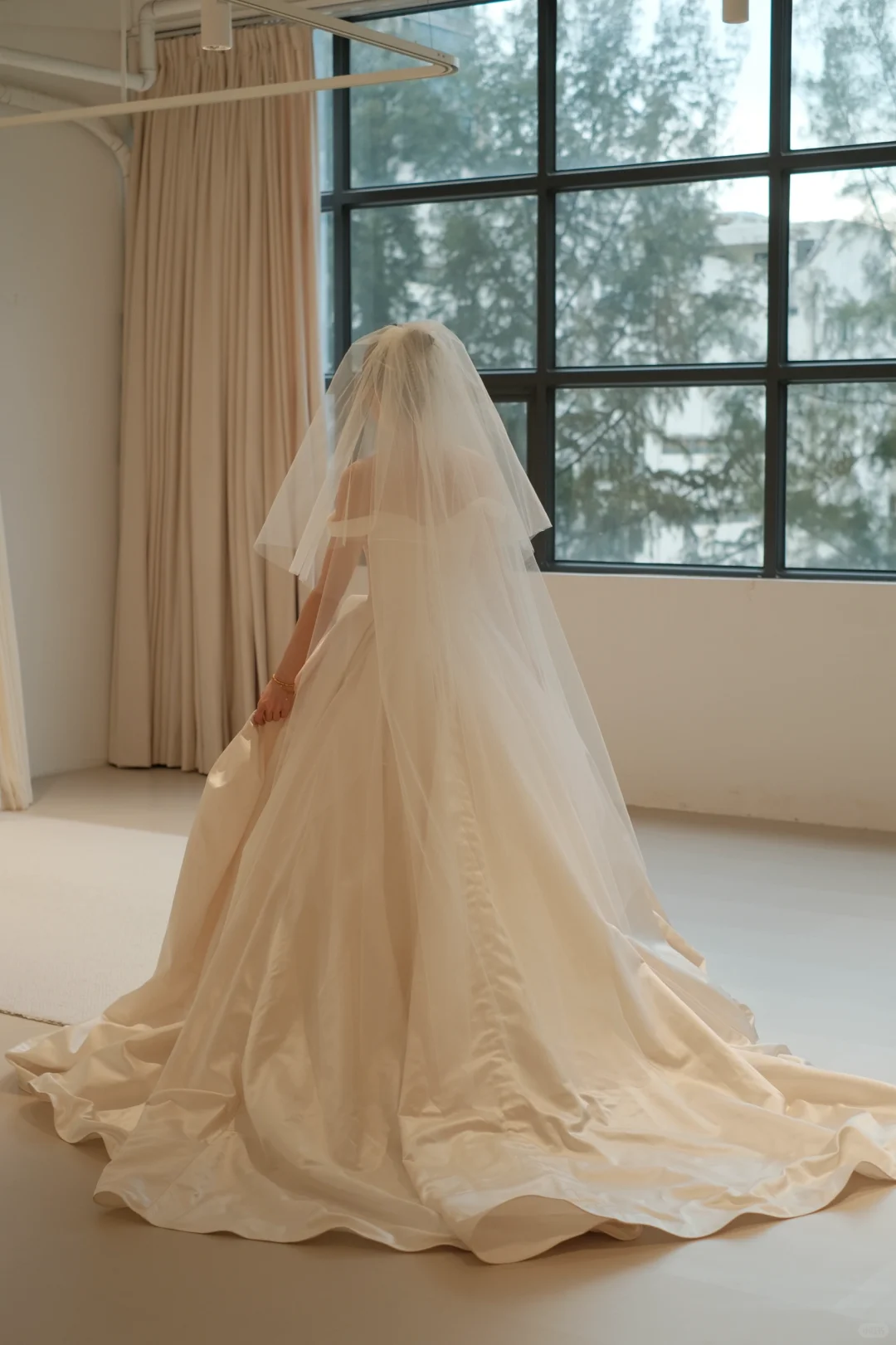Elegant Ball Gown Strapless Satin Tulle With Veil Long Wedding Dresses C4295