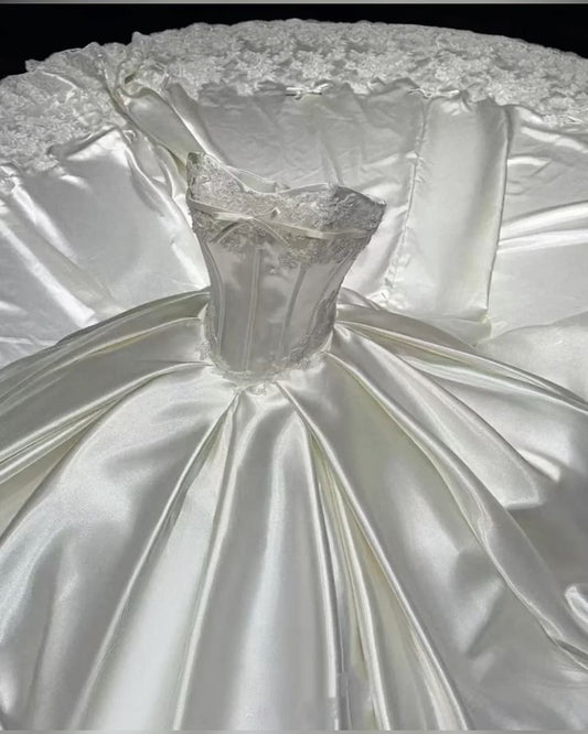Dreamy Ball Gown Strapless Satin Lace Long Wedding Dresses C5638