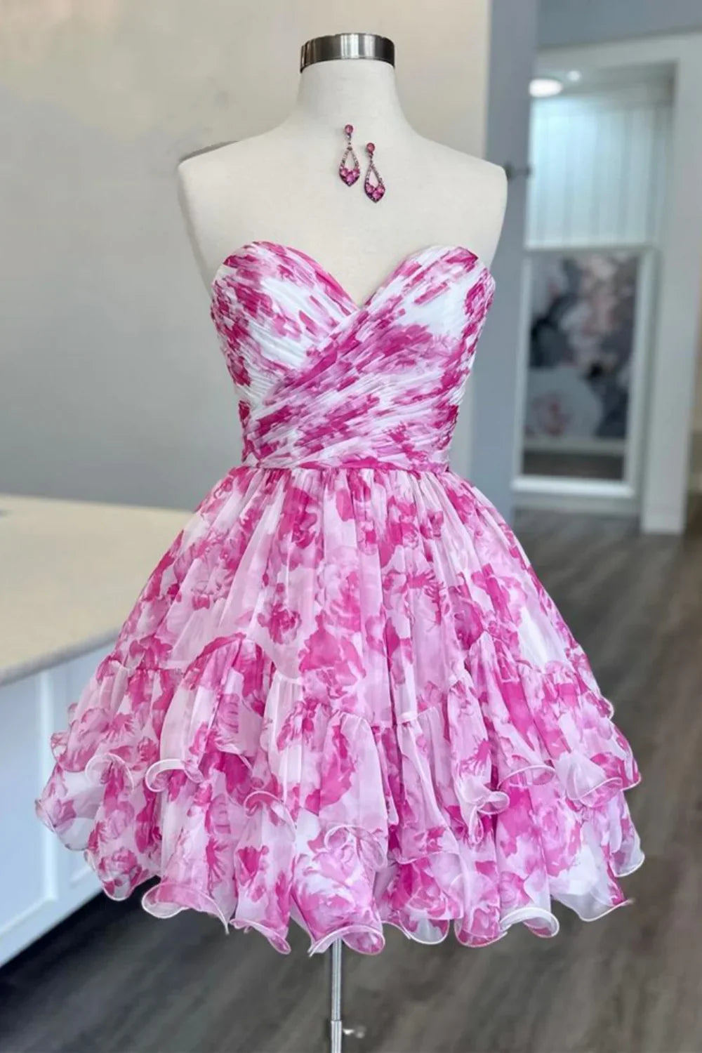 omberprom A-Line Homecoming Dress Pink Sweetheart Short Tiered Print Chiffon