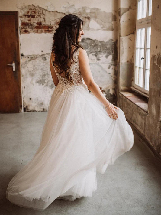 Simple Backless Tulle Wedding Dresses A-line Appliqued Bridal Gowns Charming