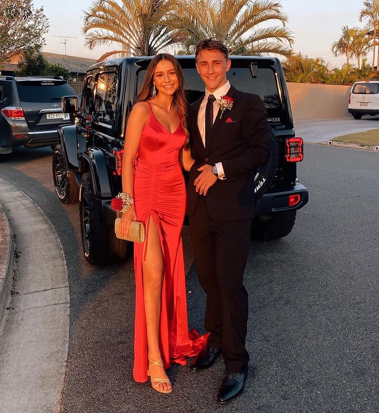 Aimishagn Red Spaghetti Straps Evening Dress With Slit V-neck Sexy Party Dress Formal Dress Wholesale