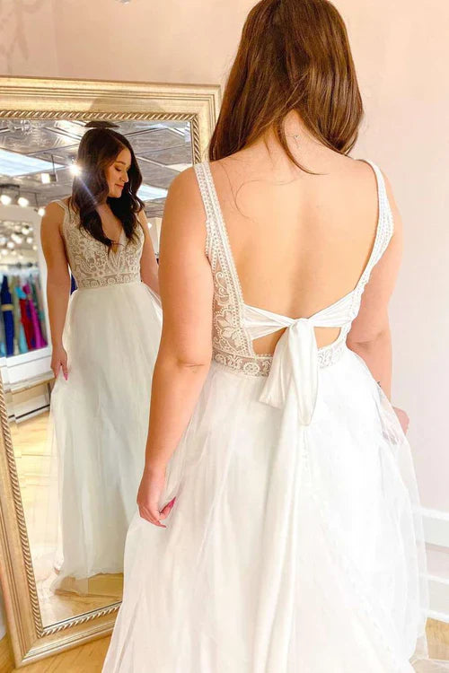 omberprom Elegant Lace V-Neck Backless A-Line Tulle Wedding Dress