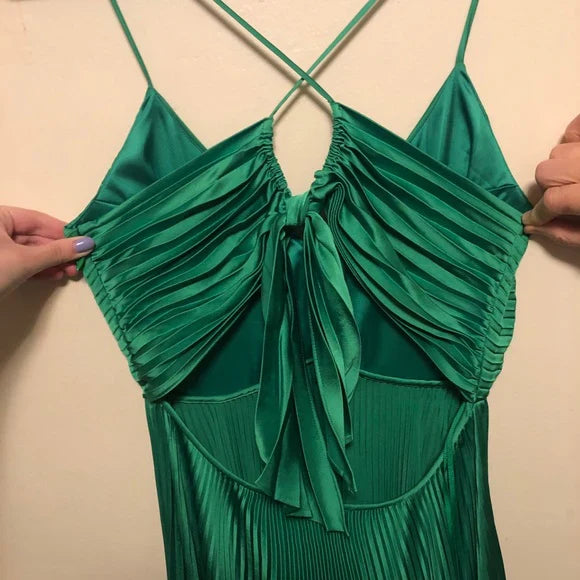 Green Pleated A-Line Prom Dress - V-Neck Satin Evening Party Gown