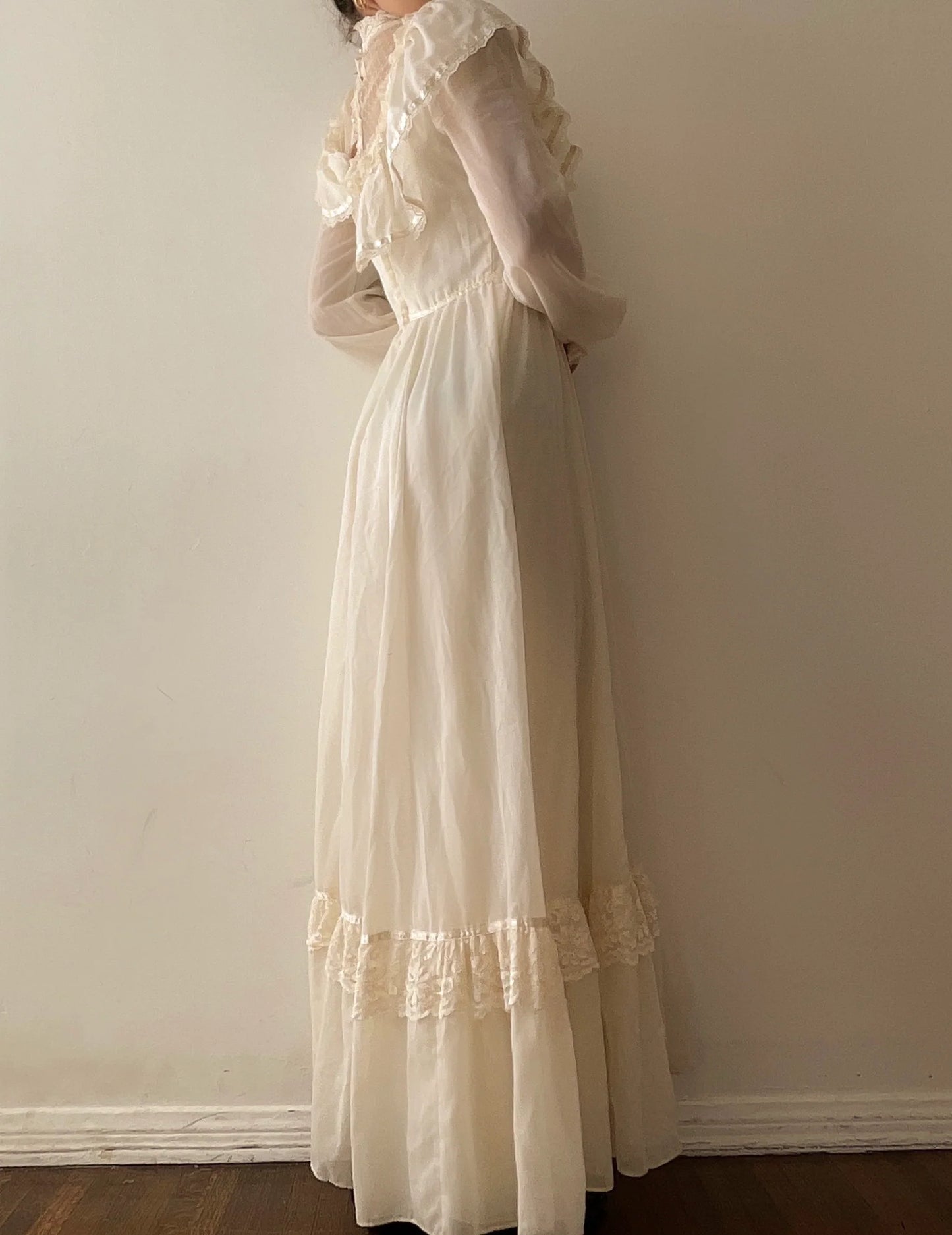 Vintage Ivory High Neck Long Sleeve Lace A-Line Prom Dress Wedding Dress TP2544