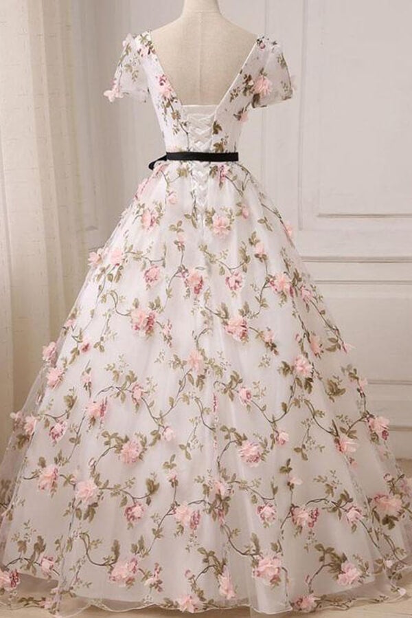 Tulle A-line V-neck Floral Short Sleeves Prom Dresses With Appliques