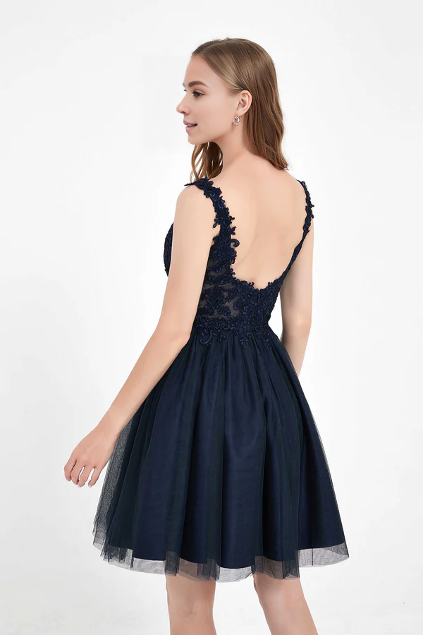 omberprom Elegant Homecoming Dress Deep V-neck Short Prom Dresses Applique Graduation Dress