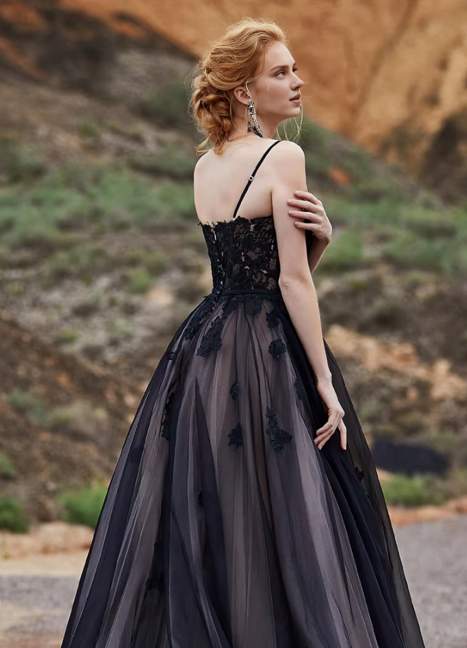 omberprom Spaghetti Straps Black Wedding Dress with Color Lace Applique A-line Bridal Dress vestido de fiesta largos de gala