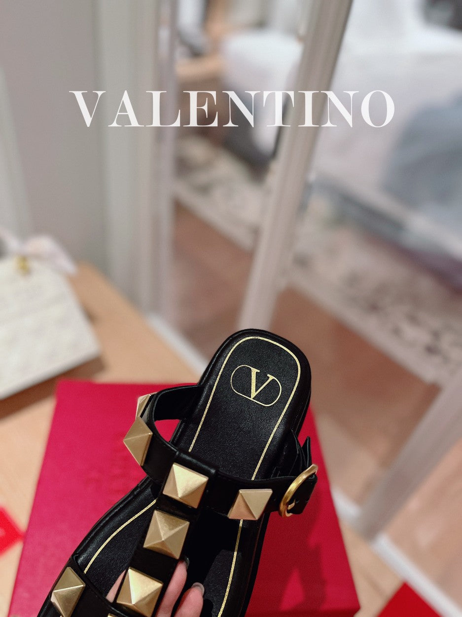 ROCKSTUD PLATFORM SANDALS MULE IN BLACK CALFSKIN