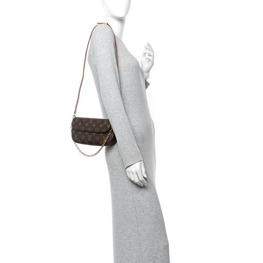 Monogram Ivy Wallet On Chain