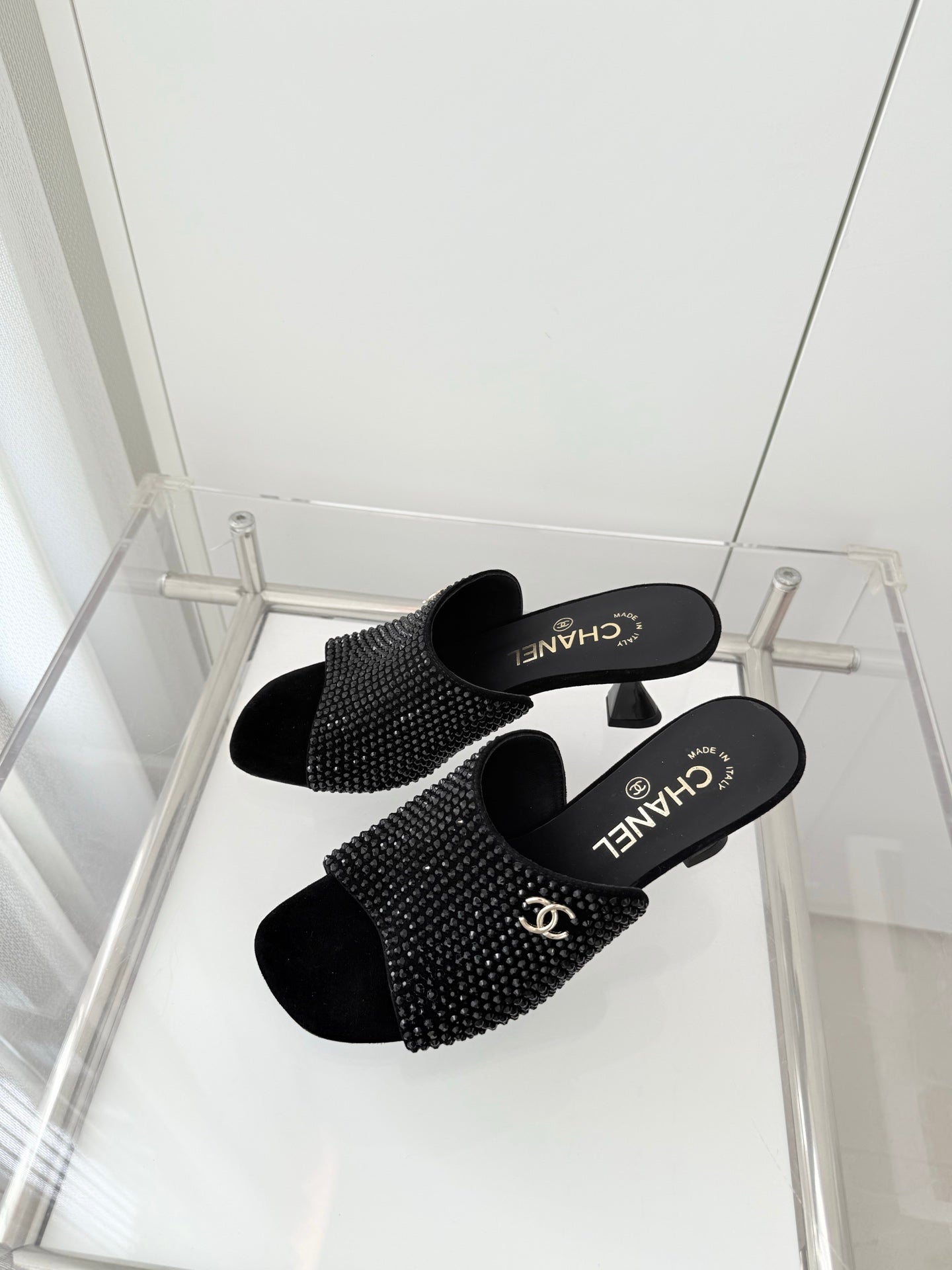 CC 26 Sandal 70 Black Rhinstone Deer Hide 597372