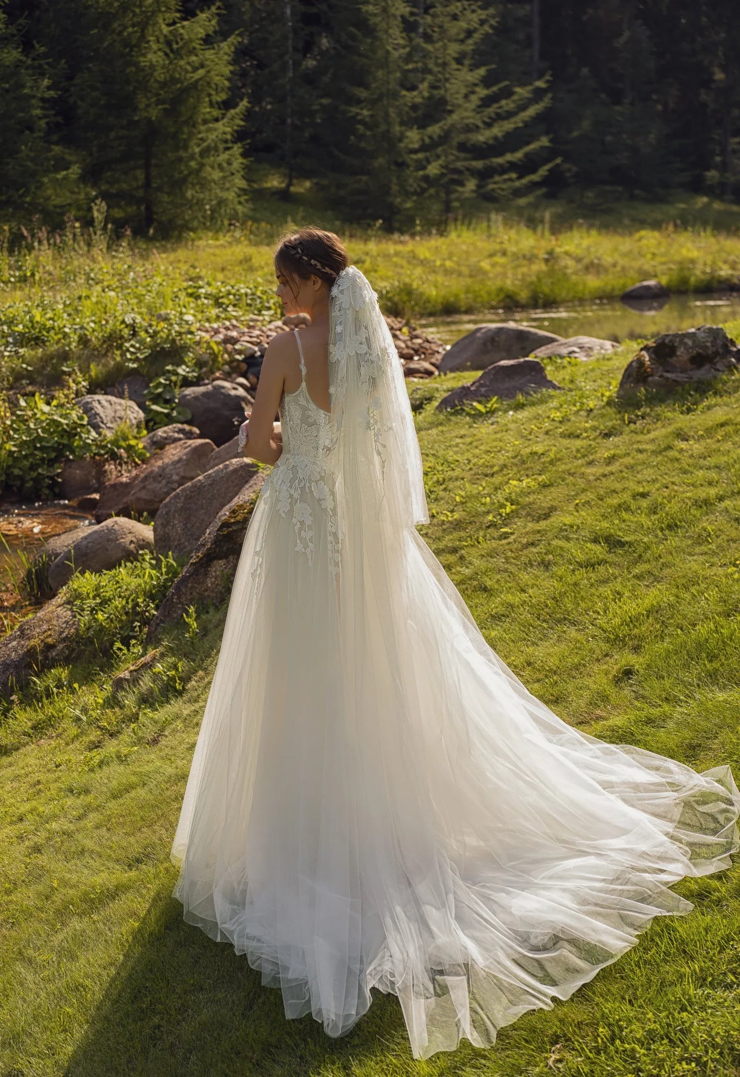 Sexy Tulle A-Line Square Spaghetti Straps Empire Appliques With Tulle Train Wedding Dress      S6917