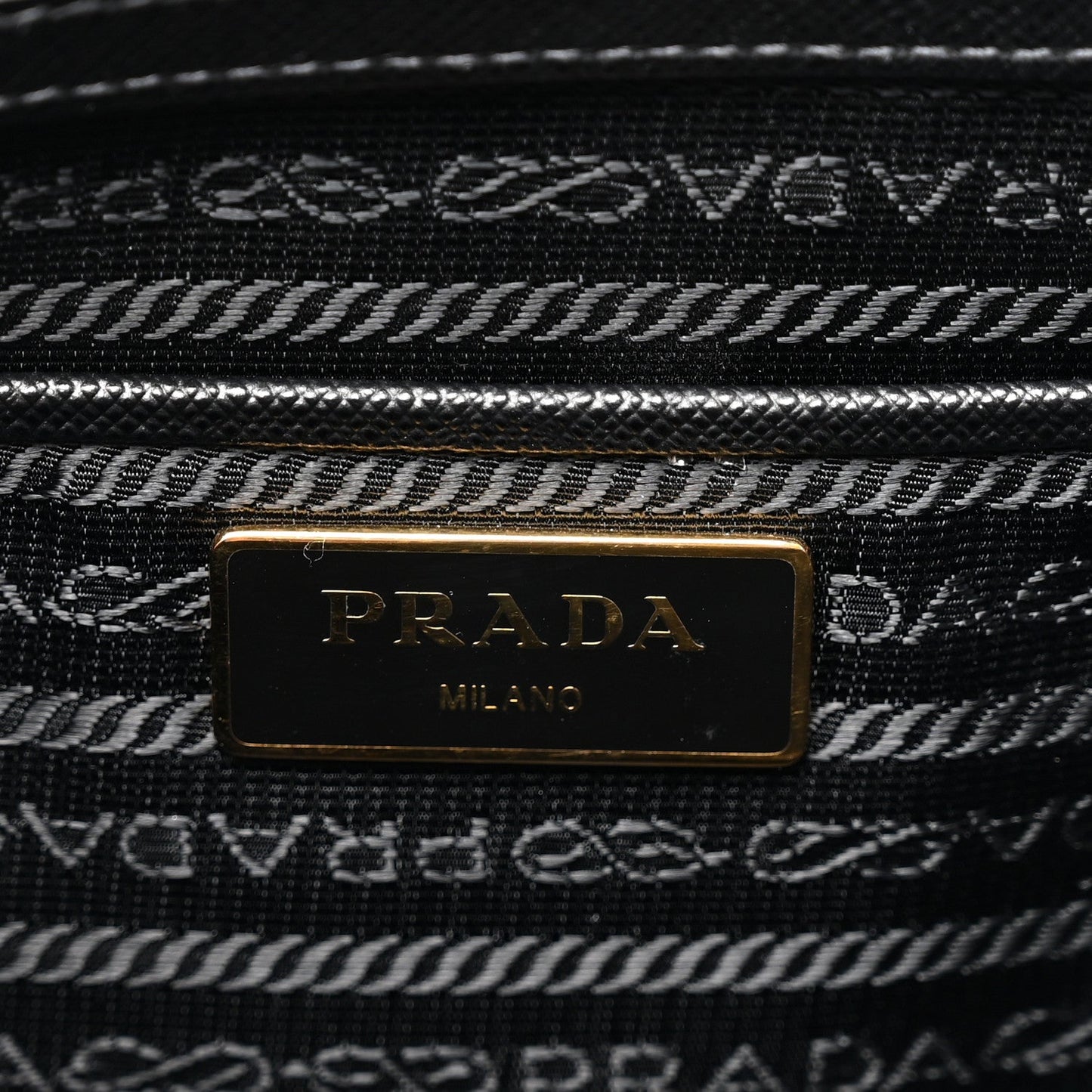 Saffiano Medium Galleria Double Zip Tote Black