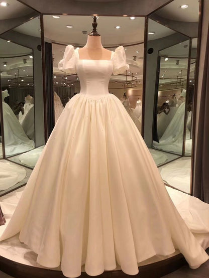 Spauare Neckline Bubble Sleeves Satin Wedding Dresses Vintage Bridal Gown