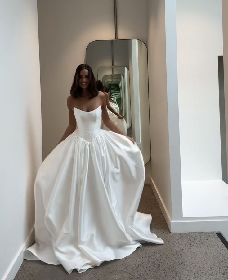 White Strapless Simple Wedding Dress Long Bridal Gown        S6180