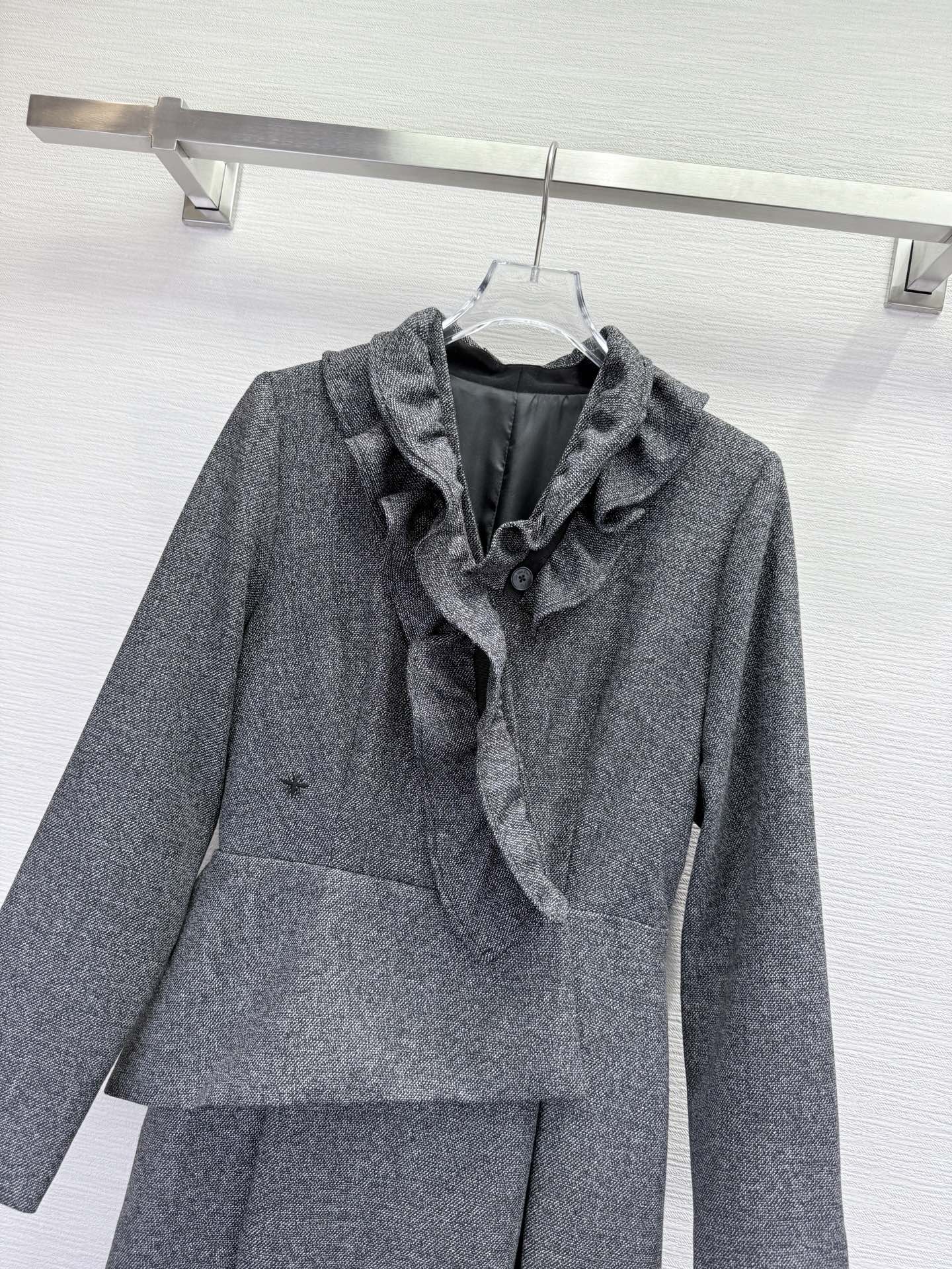 CD 25SS Ruffled V-neck Dress Gray Wool 306506