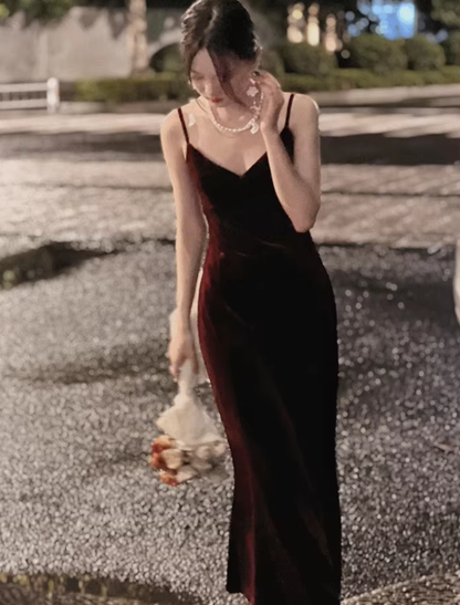Burgundy suspender dress sexy V-neck backless high-end Christmas annual party hip dress R1471