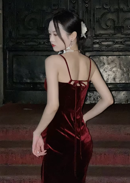 Burgundy suspender dress sexy V-neck backless high-end Christmas annual party hip dress R1471