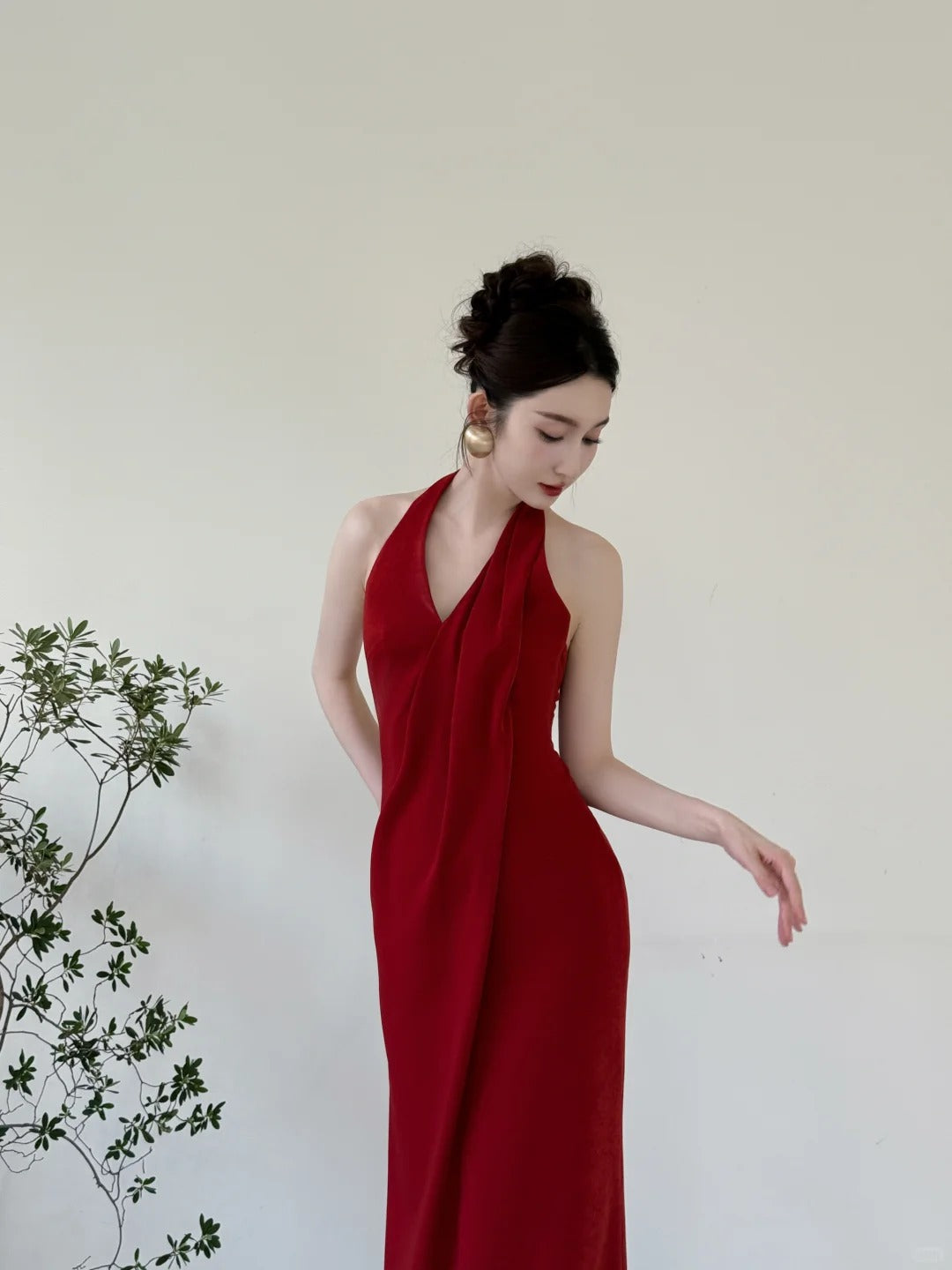 Elegant Burgundy Fitted Halter Neck Deep V-neck Satin Long Prom Evening Dress P4124