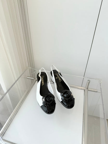 Chanel 26 Camellia High Heels 35 White Black in Patent Leather 597415