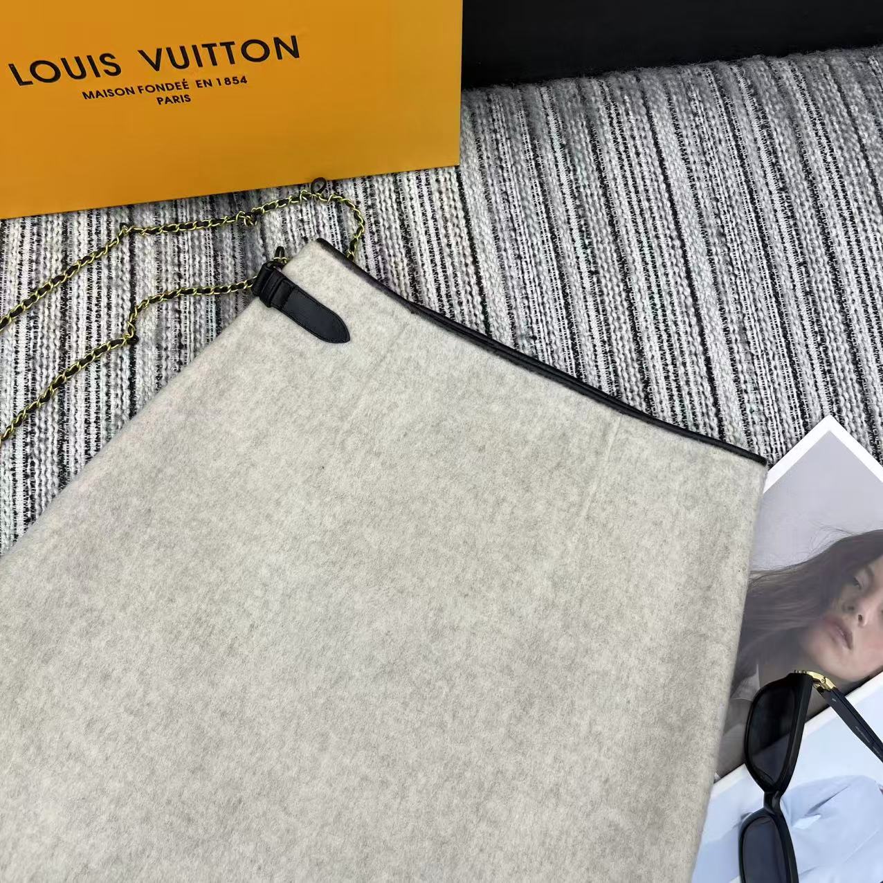 LV 25FW Double-Faced Wool Short Skirt Lambskin Edge Light Gray 311681
