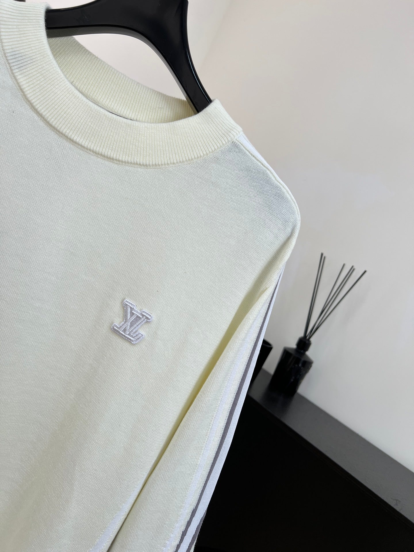 LV  Monogram Floral Knit Sweater 799868