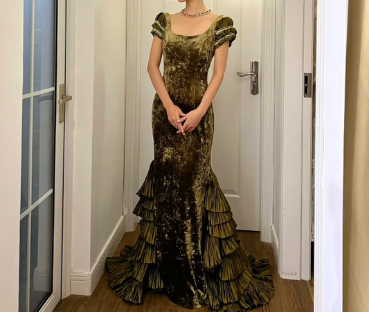 Retro Elegant Green Mermaid Square Neck Short Sleeve Layered Ruffle Velvet Train Prom Dress Evening Dress P4160