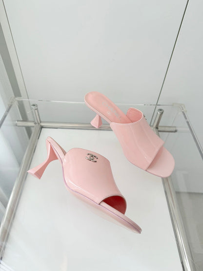 Chanel 26 Sandal 70 Pink in Patent Leather 597363