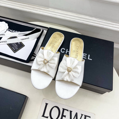 CC 26s Bow Slippers White Satin Sheepskin 586897