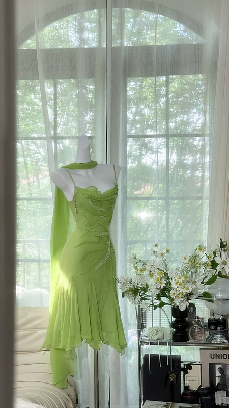 Light green halter-neck, fitted waist, sexy short prom dress R7656