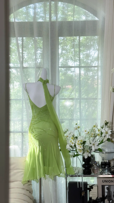 Light green halter-neck, fitted waist, sexy short prom dress R7656