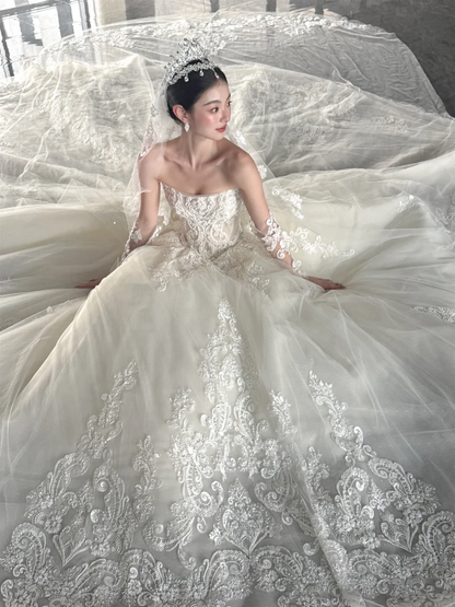 White strapless lace waist slim fit puffy skirt floor-length bridal gown R6045