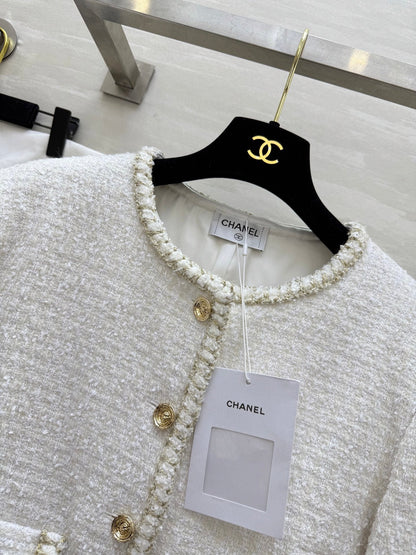 CC 25A Classic Round Neckline Short Jacket White Tweed