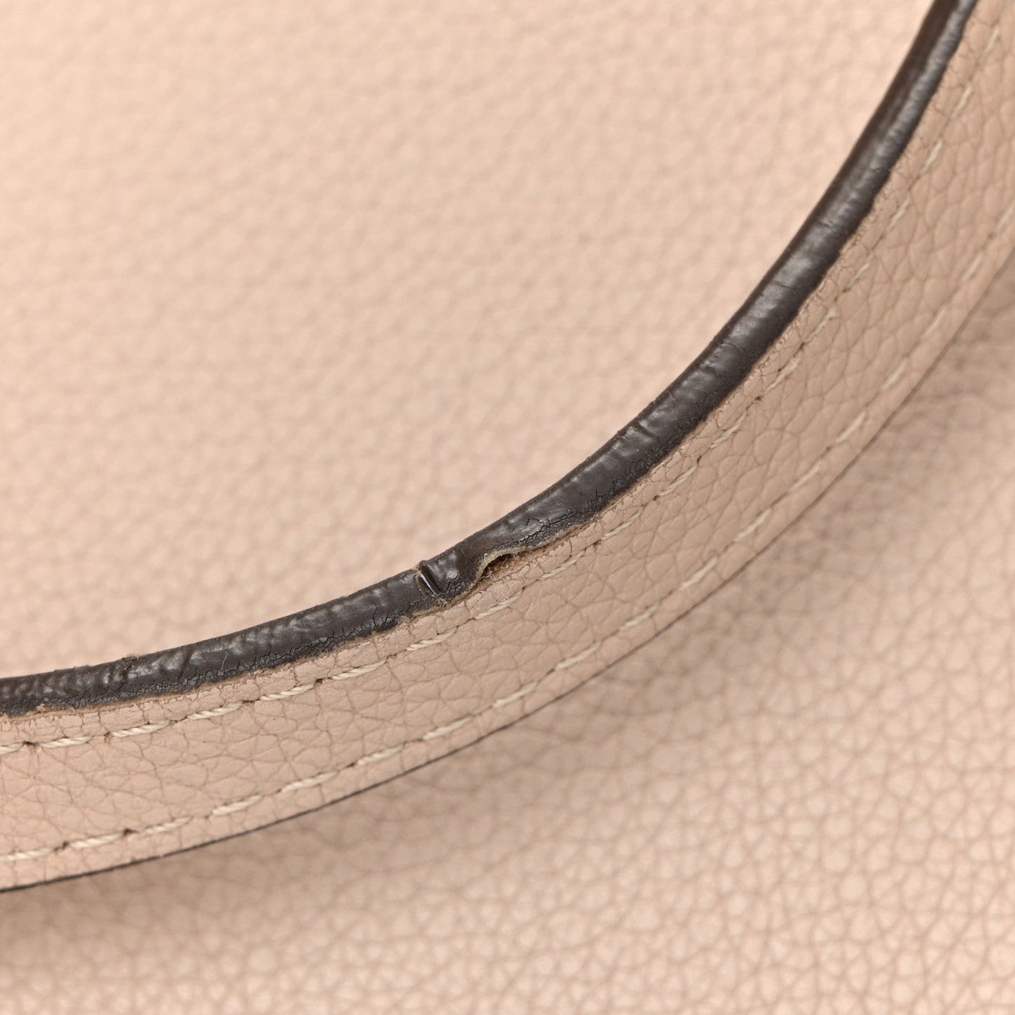 Grained Calfskin Lockme Shopper Greige