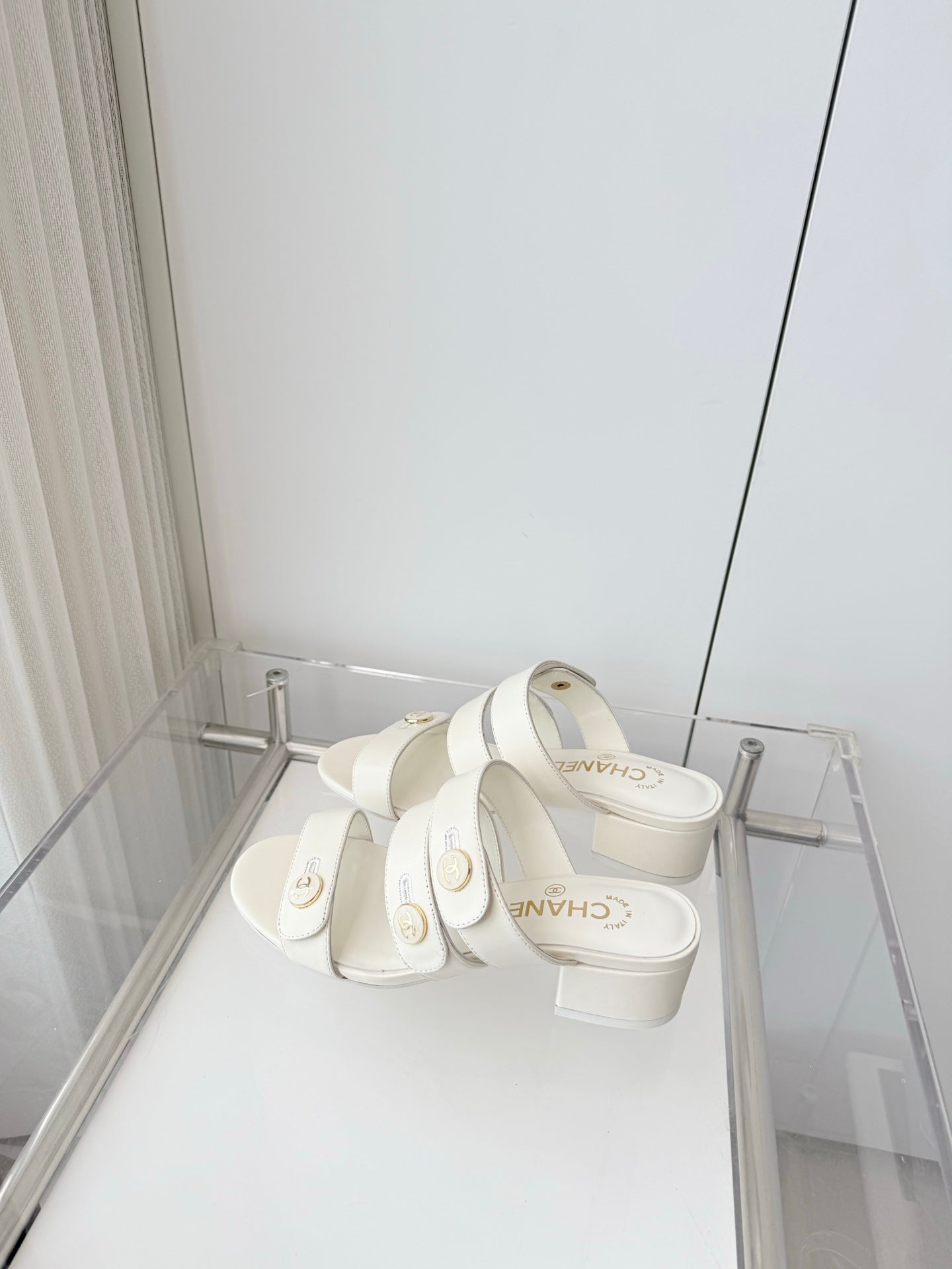 Chanel 26 Turnlock 40 White Sandal Mule in Lambskin 597399