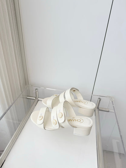 Chanel 26 Turnlock 40 White Sandal Mule in Lambskin 597399