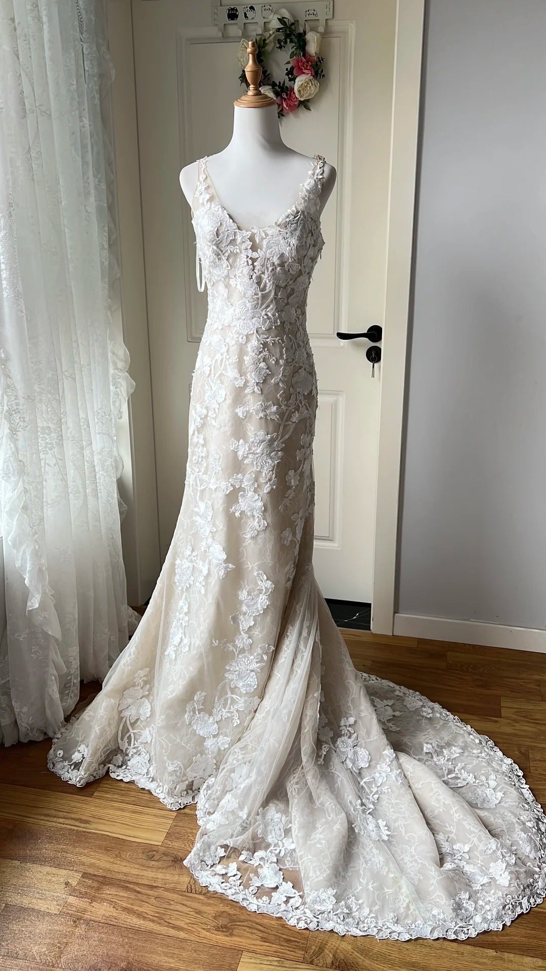 Elegant Retro Ivory Mermaid V-neck Halter Lace Train Prom Dress Wedding Dress P4200
