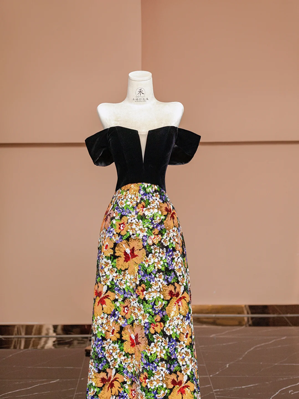 Black off-the-shoulder, fitted waist, sequined floral skirt, long ball gown R8385