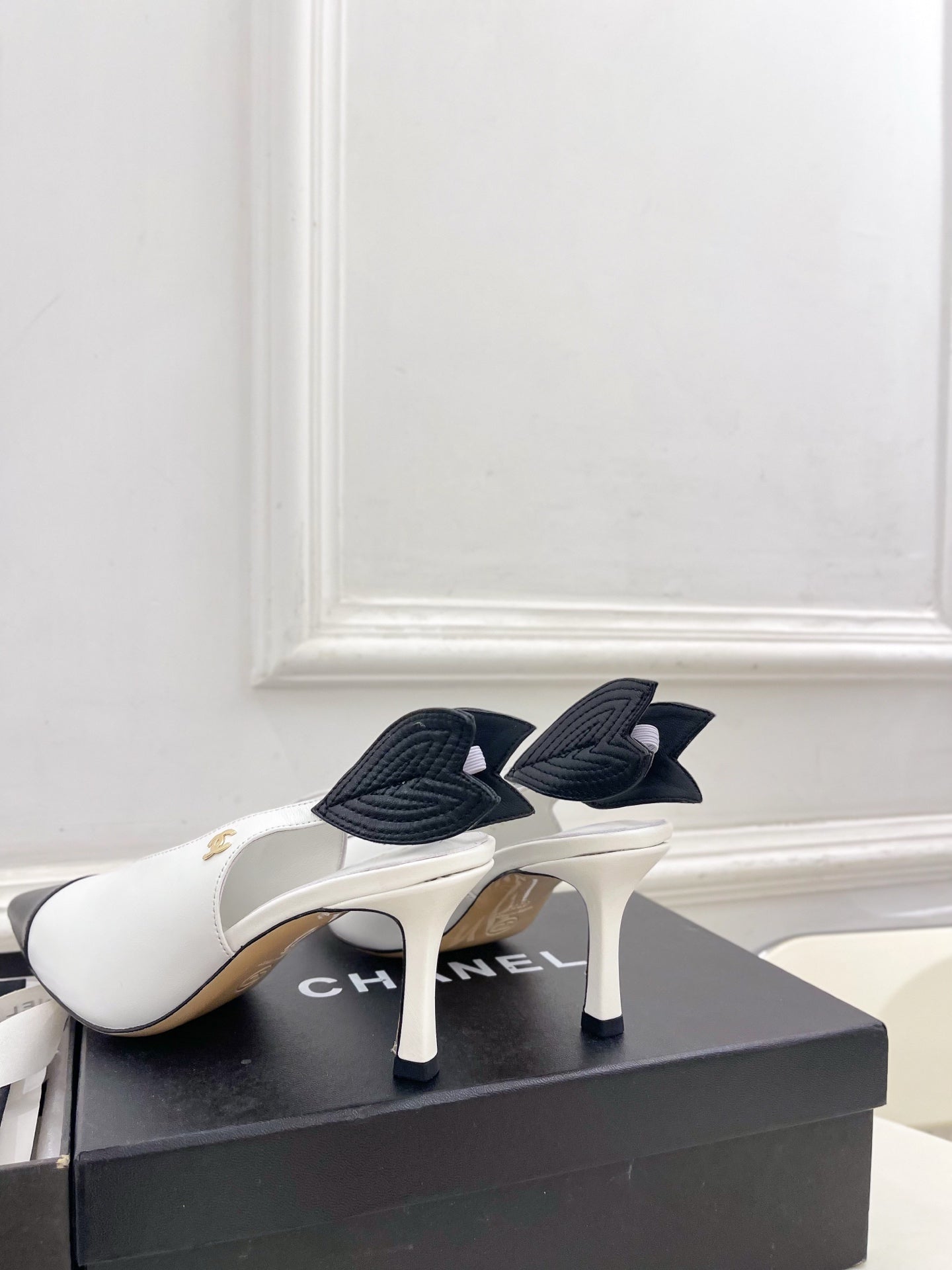 CC 26 SS Open-Back Sandals 7.5cm White Black Calfskin 586932